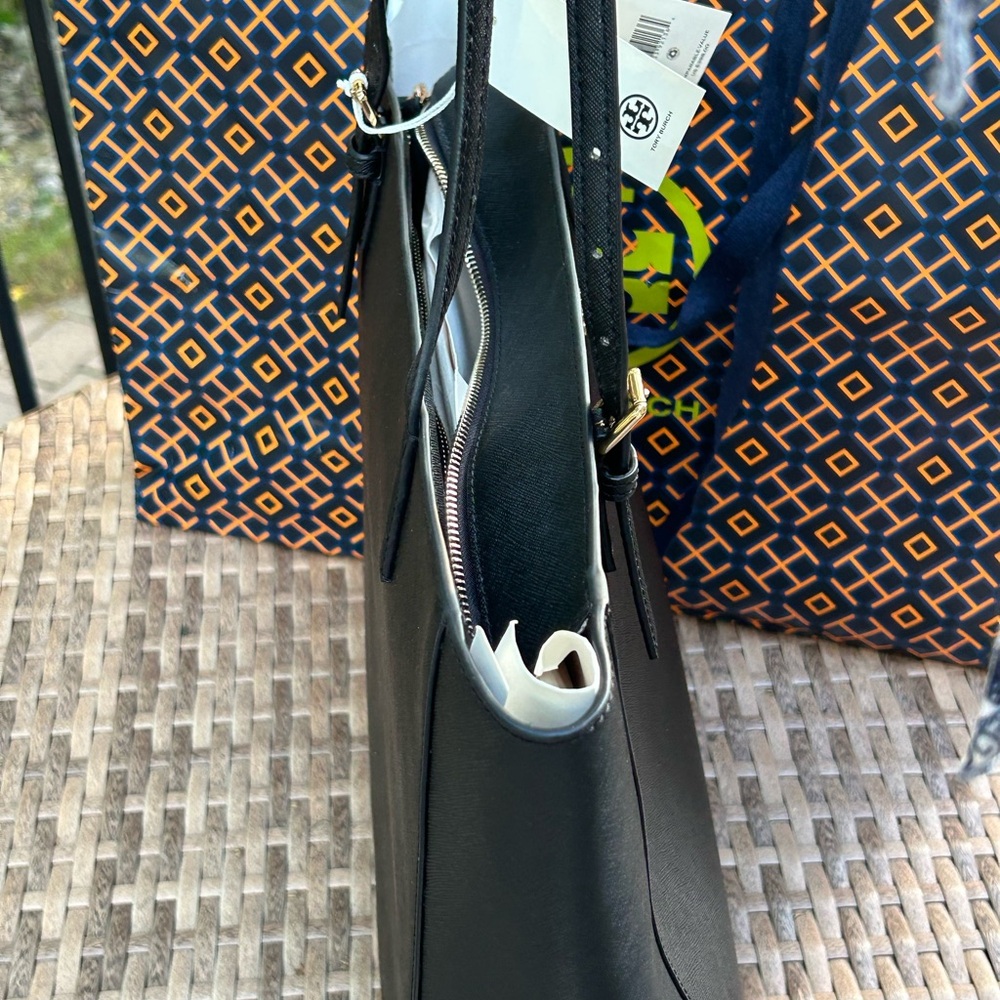NWT TORY BURCH EMERSON BLACK SAFFIANO LEATHER TOTE BAG $398 - Picture 5 of 5